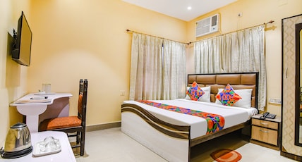 FabHotel Aayash - Nr. City Center Metro Station Room Type - Deluxe Room