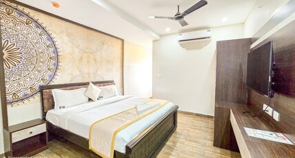 HOTEL PARK KRISHNA (SRI BALAAJI HOSPITALITY) Room Type - Suite Room AC