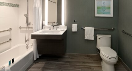 Crowne Plaza Hotel Ventura Beach Room Type - 1 Queen Standard Communication Accessible Roll Shower Crowne Plaza Hotel Ventura Beach Room Type - 1 Queen Standard Communication Accessible Roll Shower