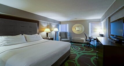 Holiday Inn At the Campus Room Type - 1 King 1 Bedroom Suite