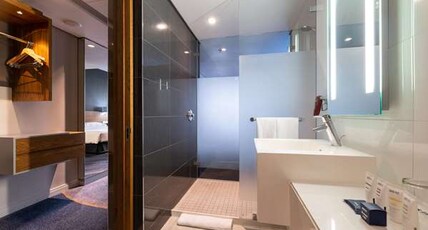 Radisson Hotel Cape Town Foreshore Room Type - Junior Suite - Mountain View amp; Balcony