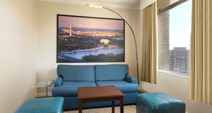 Crowne Plaza Crystal City-Washington, D.C. Room Type - 1 King Bed Junior Suite Comm Accessible