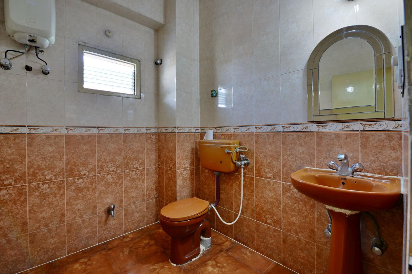 HOTEL PRESIDENT - Tap to explore photos