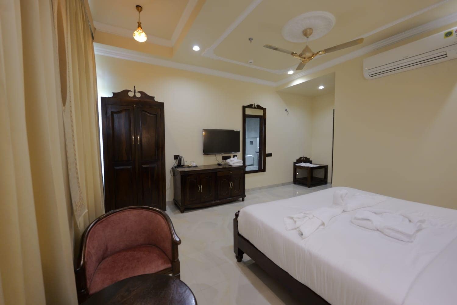 Shree Raja Ram Hotel & Resort, Ujjain - Tap to explore photos
