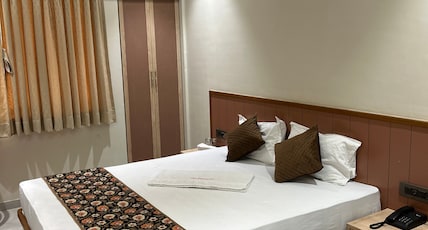 Hotel Dhanashri Room Type - Deluxe Room Non Ac