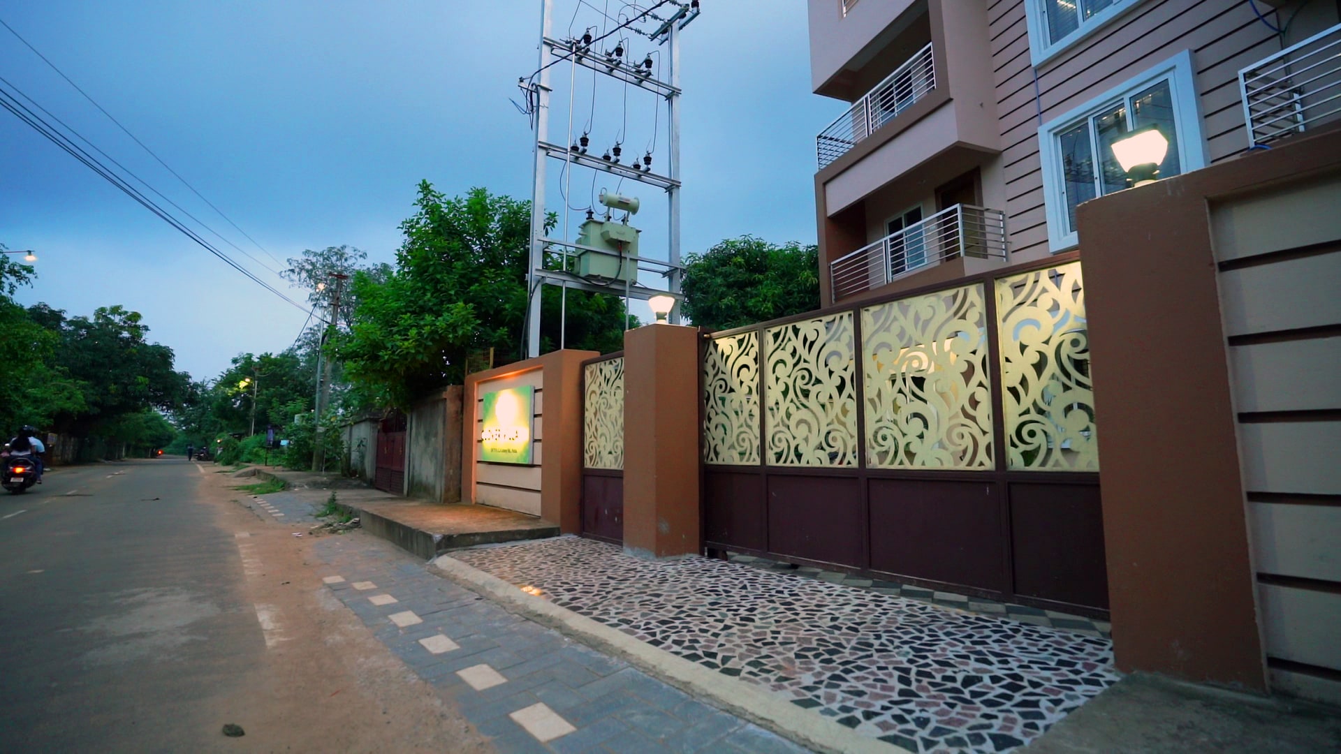 Clover Villa Hotels - Tap to explore photos