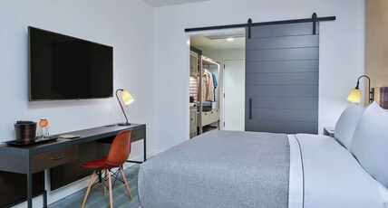 Canopy by Hilton Portland Pearl District Room Type - 1 KING BED