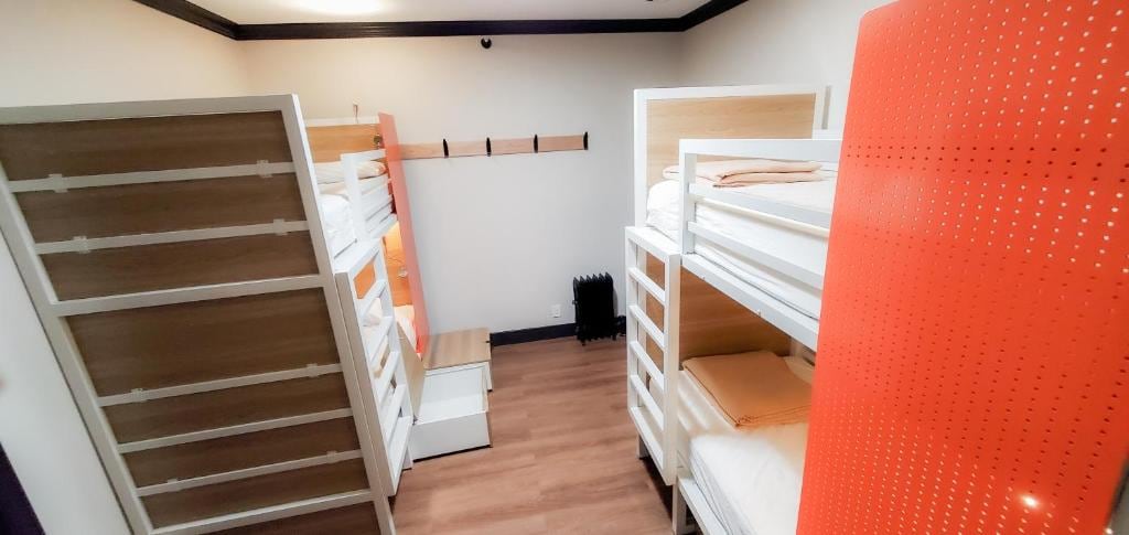 Amsterdam Hostel San Francisco - Tap to explore photos
