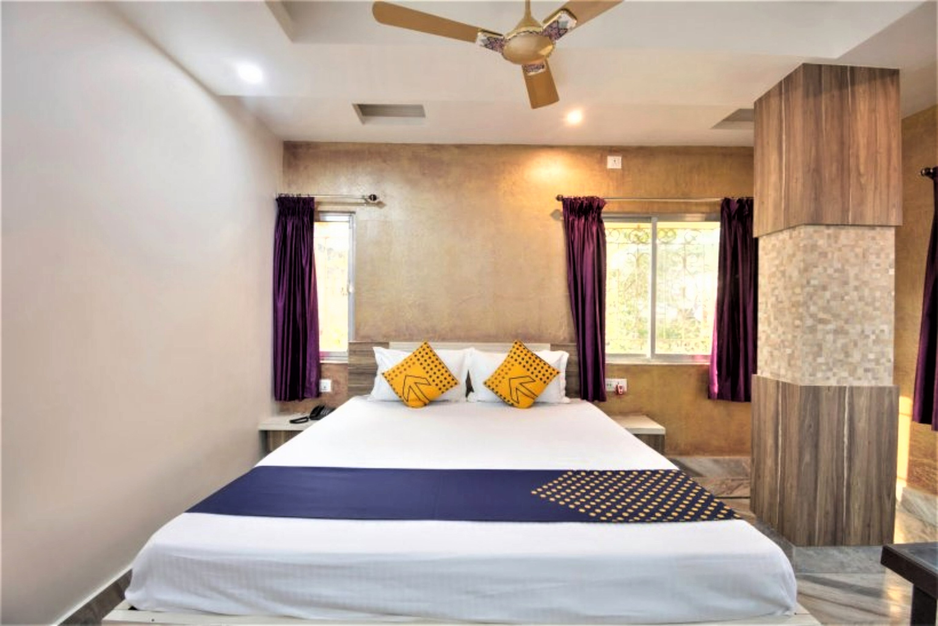 STAYMAKER Rajeswari Inn - Tap to explore photos
