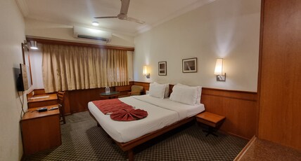 Hotel Skylon By Bizzgrow Hotels Room Type - Deluxe Room
