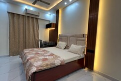 Urban Hideaway Studio Retreat   By Aqqua Suites