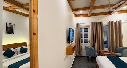 Hotel Dwaper Room Type - Pinewood Room With Private Balcony -5th Floor