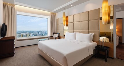 Radisson Blu Hotel Ranchi Room Type - Suite Room pool view with Bathtub, living room & Lounge Access
