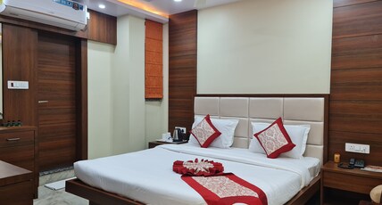 Hotel  Sabhekar Room Type - Deluxe room