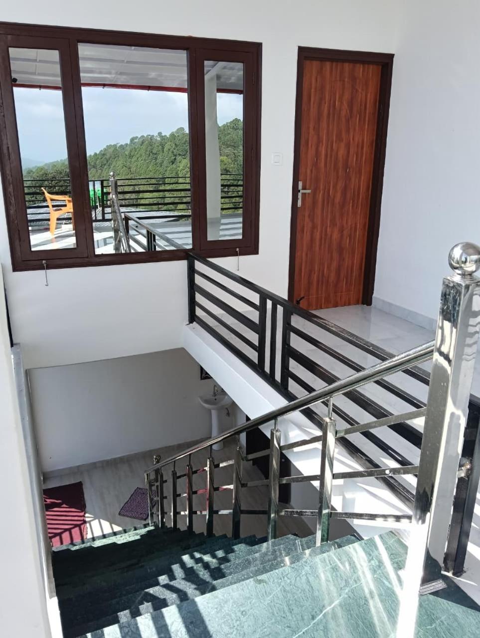 Apple Hilltop Homestay - Tap to explore photos