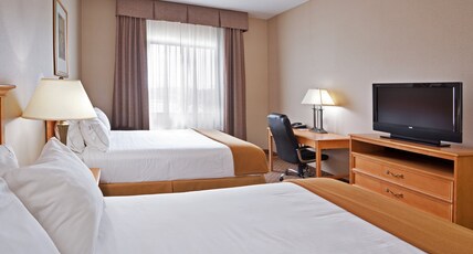 Holiday Inn Express Hotel & Suites Chesterfield - Selfridge Area Room Type - 2 Queen Beds Standard