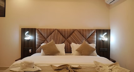 Hotel Lavish Room Type - Deluxe King Bed Room Hotel Lavish Room Type - Deluxe King Bed Room