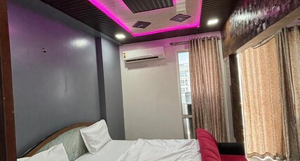 Avi stays Room Type - Bedroom
