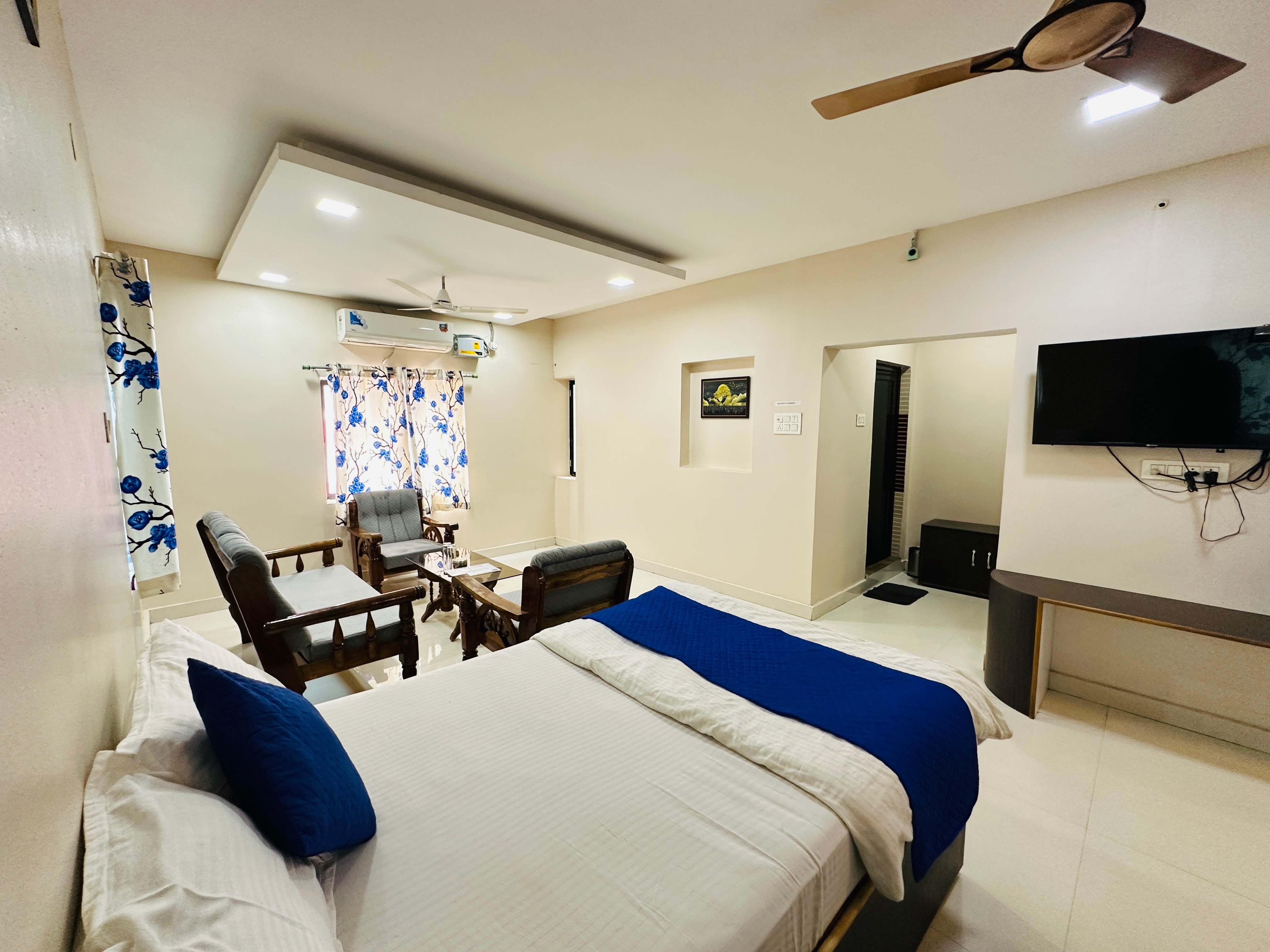 Hotel Sri Ram - Tap to explore photos
