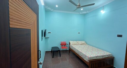 SRI VINAYAGA LODGE VALLIOOR Room Type - Deluxe room