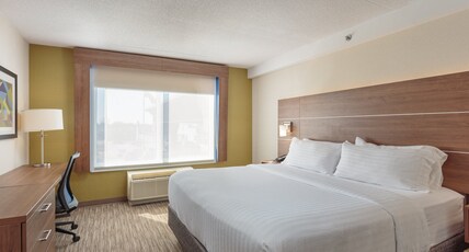 Holiday Inn Express & Suites BELLEVILLE Room Type - 1 Bedroom Suite