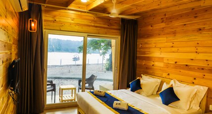 RiverCoast Resort Room Type - Luxury Wooden Cottage with River View