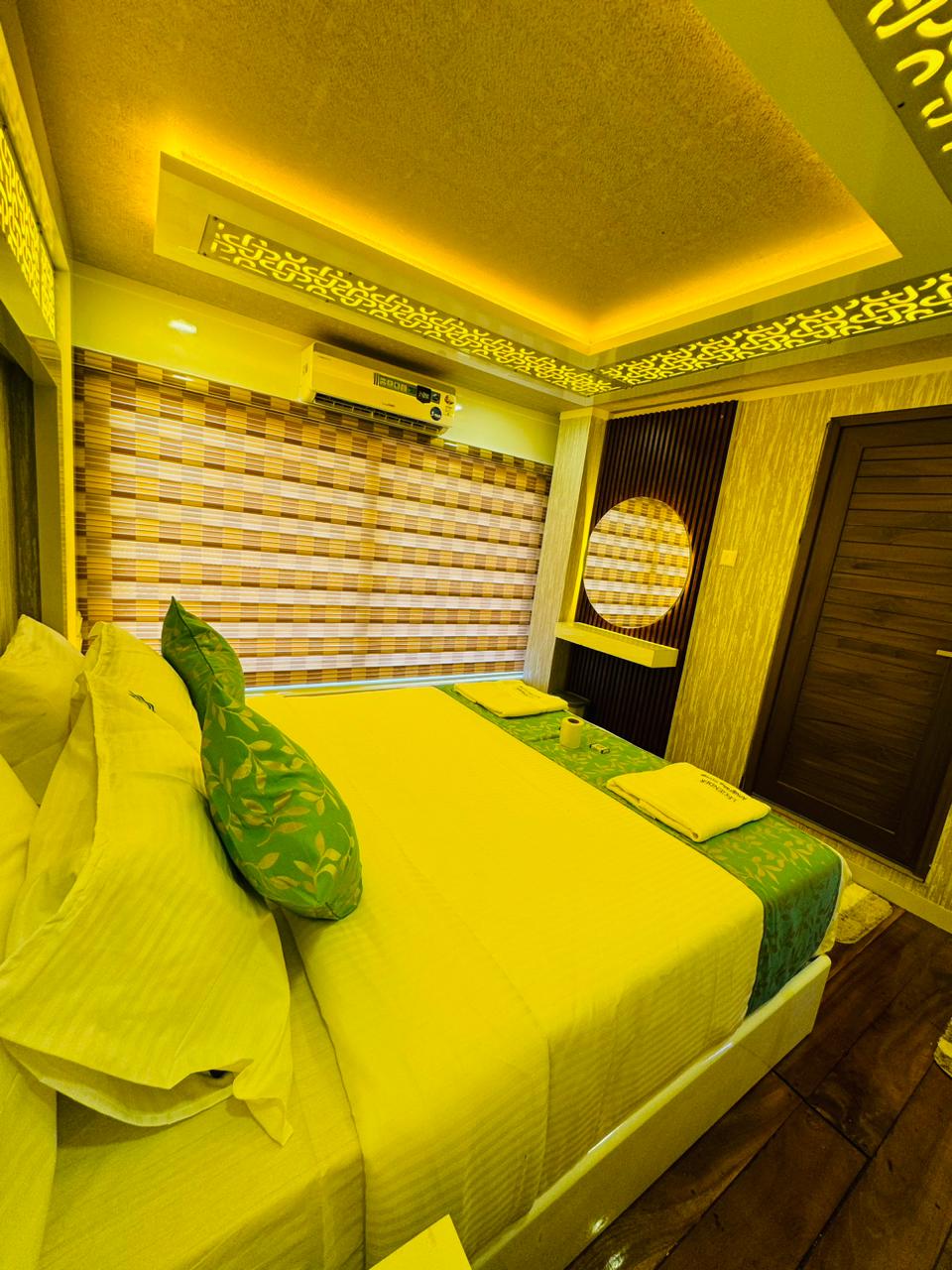 Damodar House Boat - Tap to explore photos