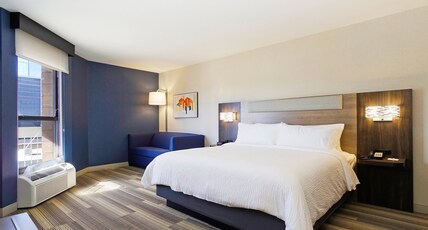 Holiday Inn Express & Suites PHOENIX-TEMPE Room Type - 1 King Suite Mobility Accessible Tub