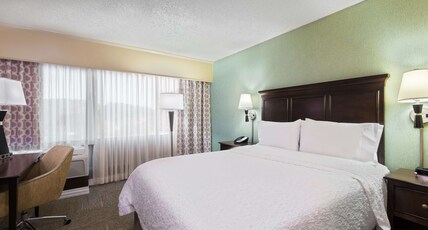 HAMPTON INN WHITE PLAINS TARR Room Type - 1 QUEEN BED NONSMOKING