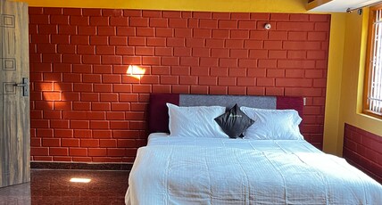Mountain Mist by Tripture - Room in a Lakefront Villa Room Type - Bedroom 1