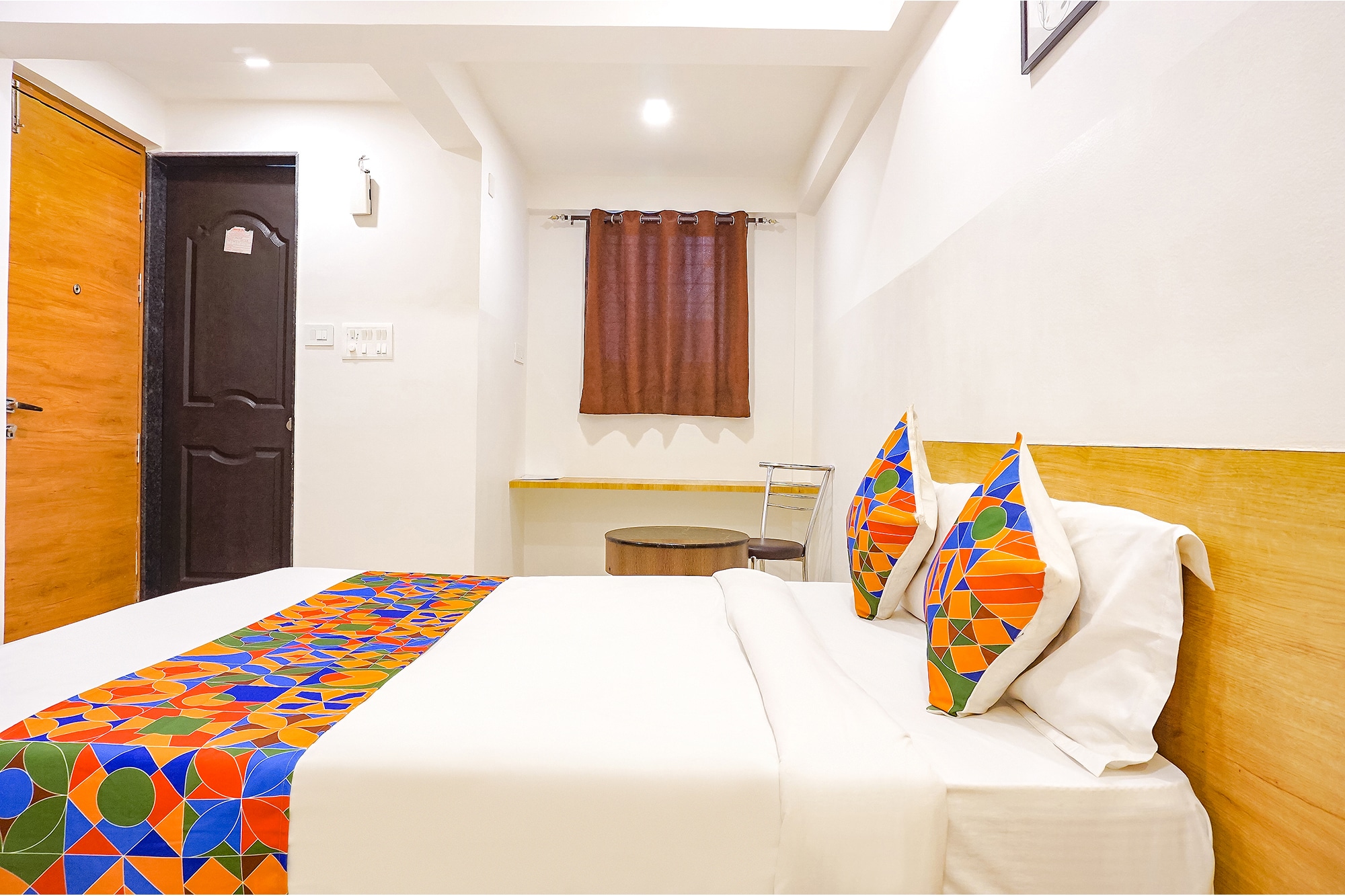 FabHotel Saffron Inn I - Nr. Darshan Museum - Tap to explore photos