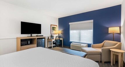 Best Western Plus Westgate Inn & Suites Room Type - Accessible - 1 King, Mobility Accessible, Communication Assistance, Roll In Shower, Non-Smoking, Ful Best Western Plus Westgate Inn & Suites Room Type - Accessible - 1 King, Mobility Accessible, Communication Assistance, Roll In Shower, Non-Smoking, Ful