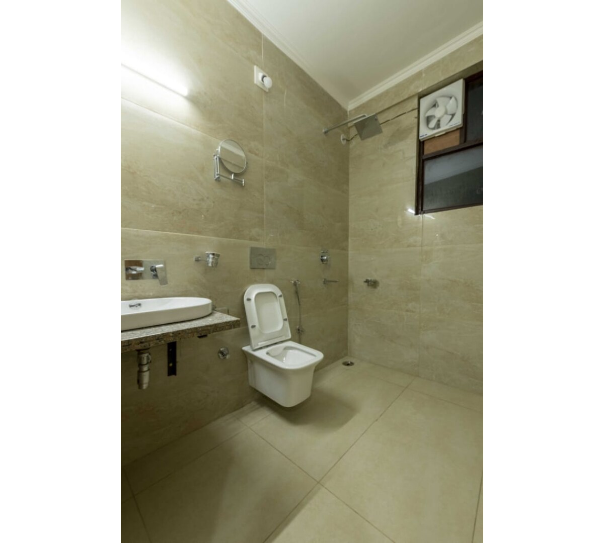 Dee Grand Marq Hotel - Tap to explore photos
