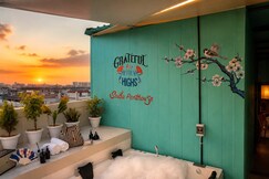 Saiba Penthouse 2BR City Center Jacuzzi Airport View