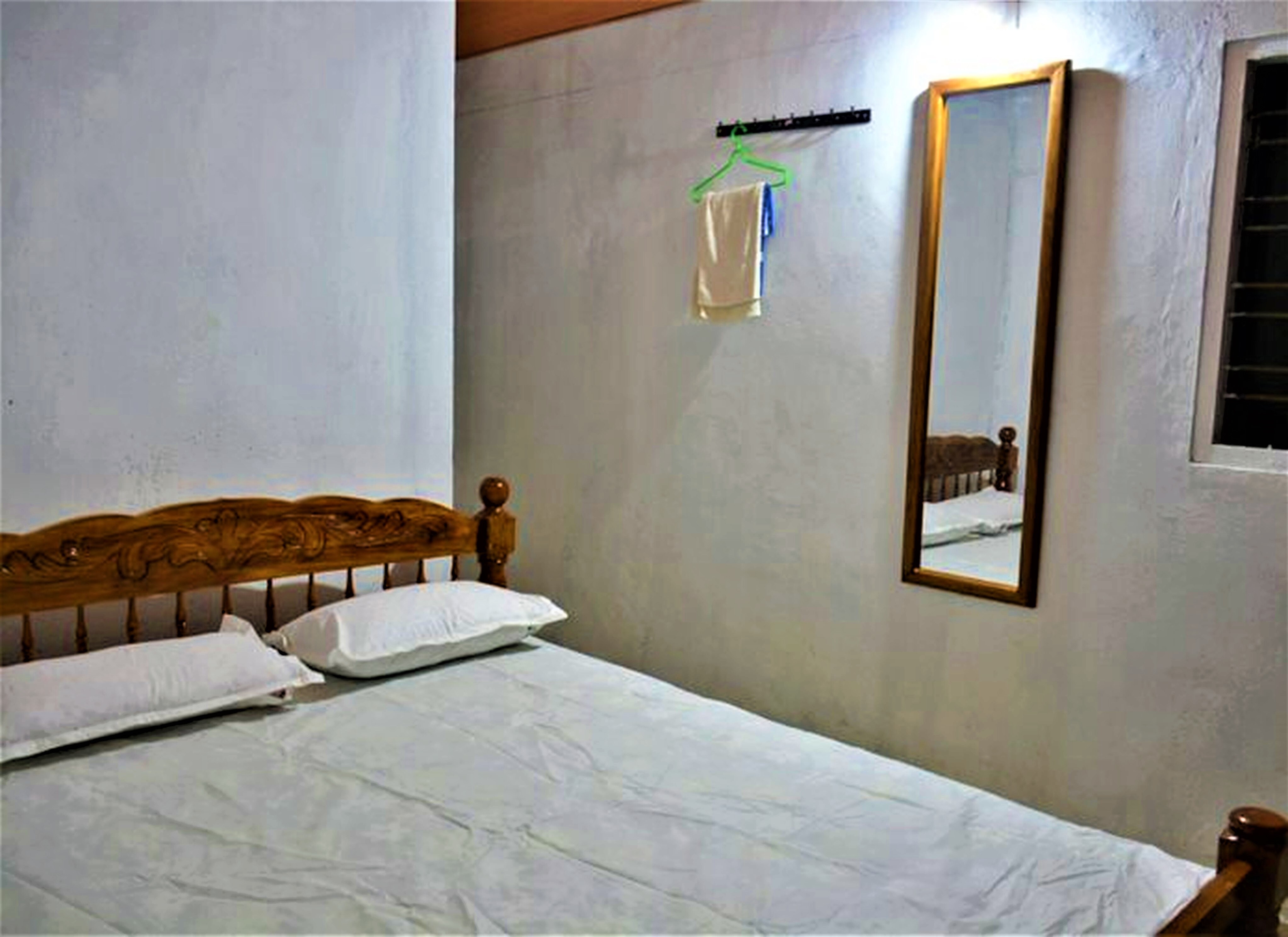 Charly's Cottage - Tap to explore photos