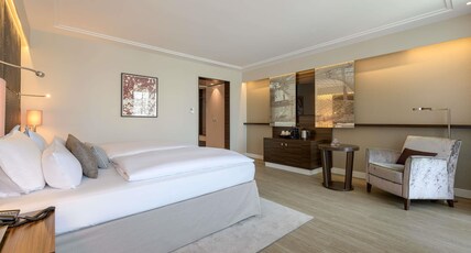 Pullman Munich Room Type - Executive Room, large guest room with double bed or twin beds