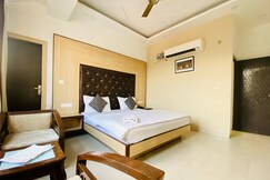 Hotel November @ 1min from Zirakpur bus stand