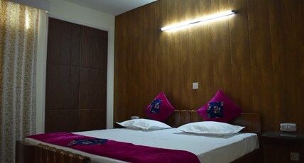 VAN CHUM Room Type - Premium Room