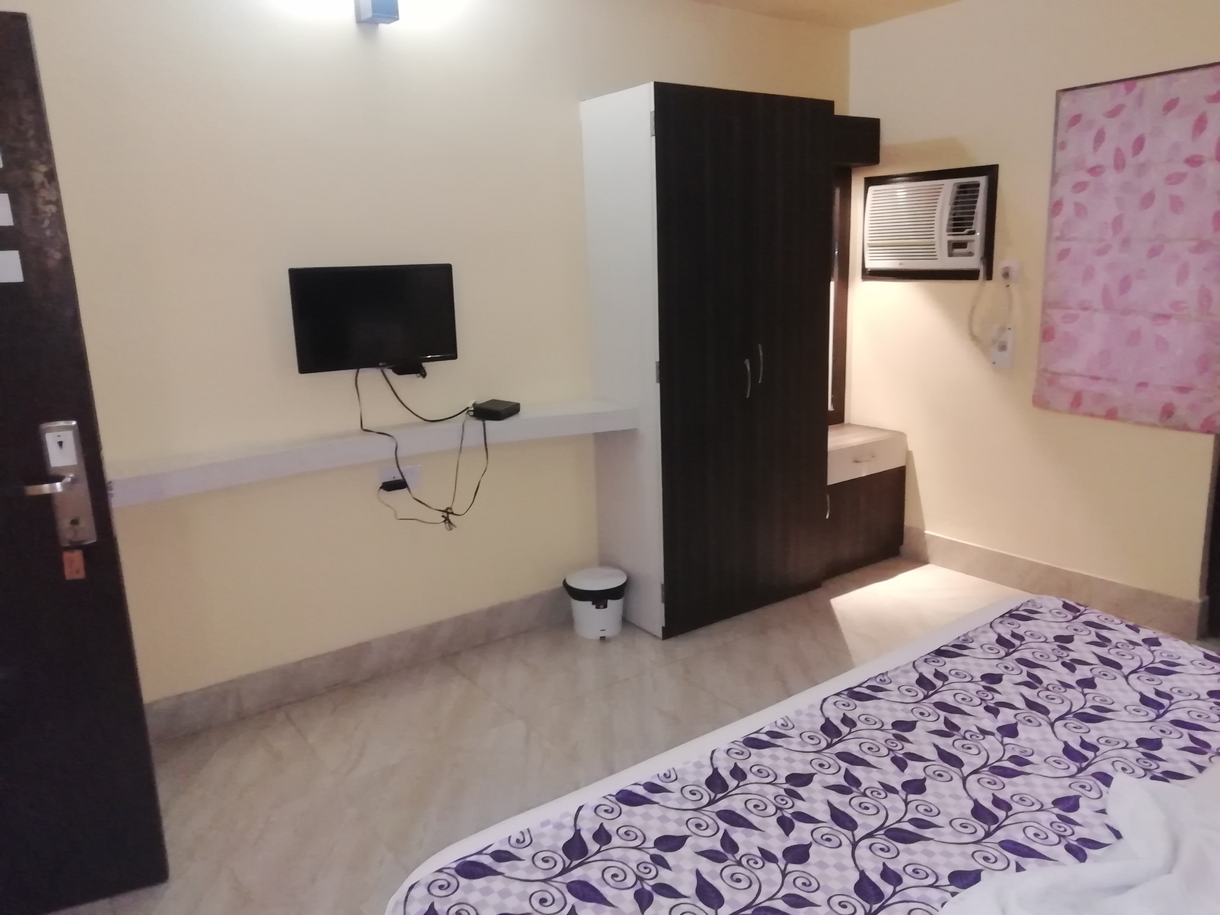 Hotel Shree Inn, Talasari - Tap to explore photos