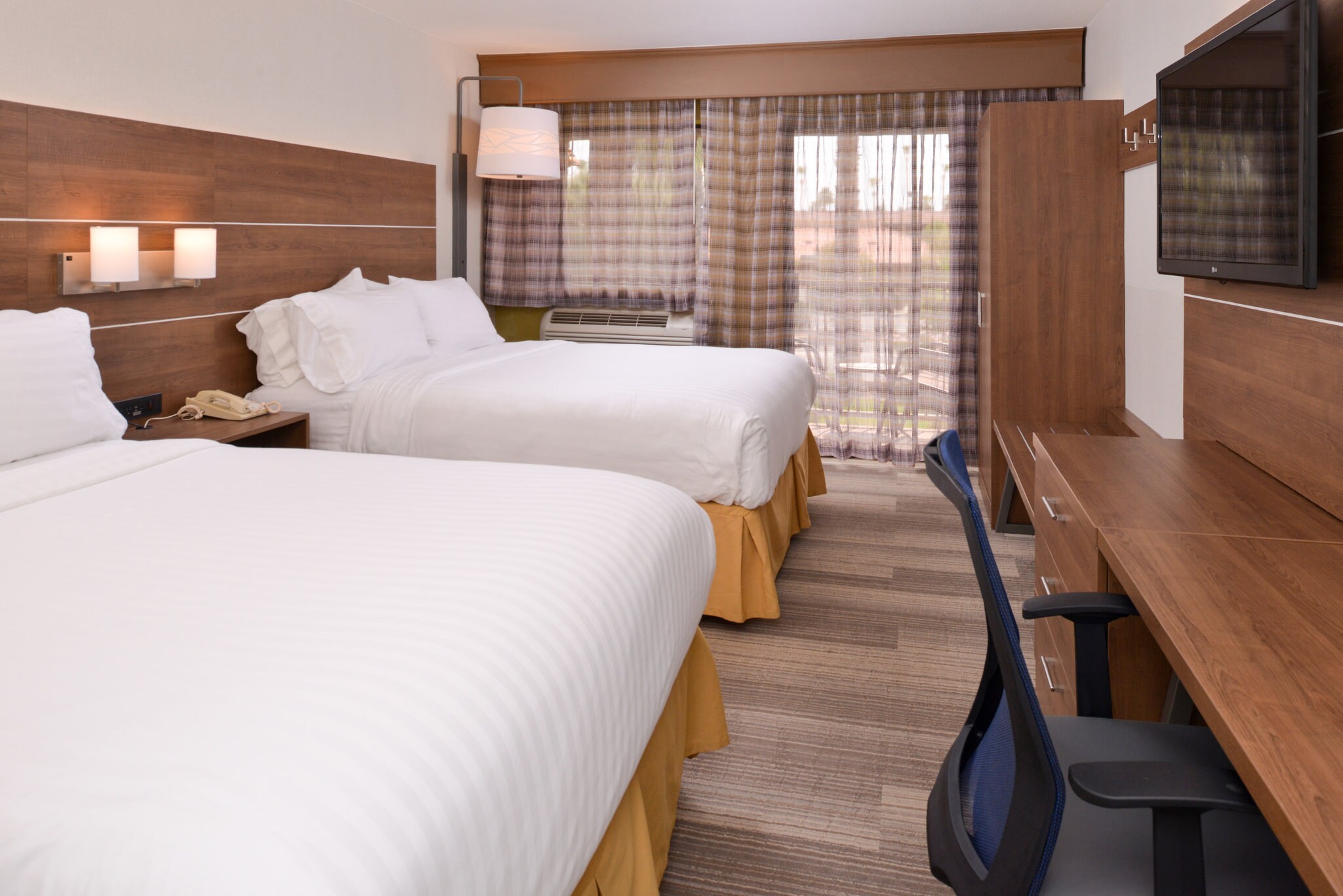 Holiday Inn Express PALM DESERT - Tap to explore photos