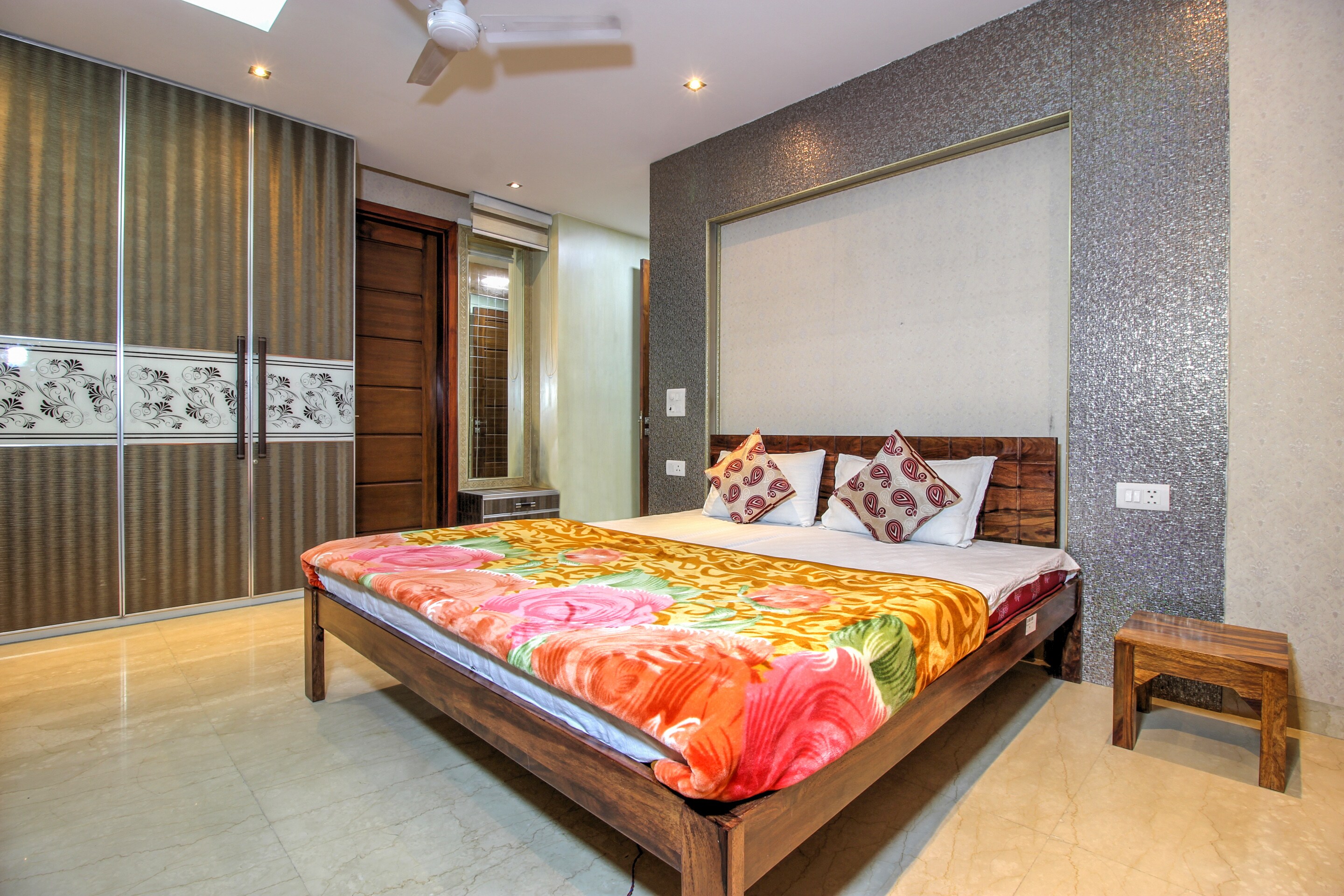 Premium 3BHK Apartment in GK-2 - Tap to explore photos