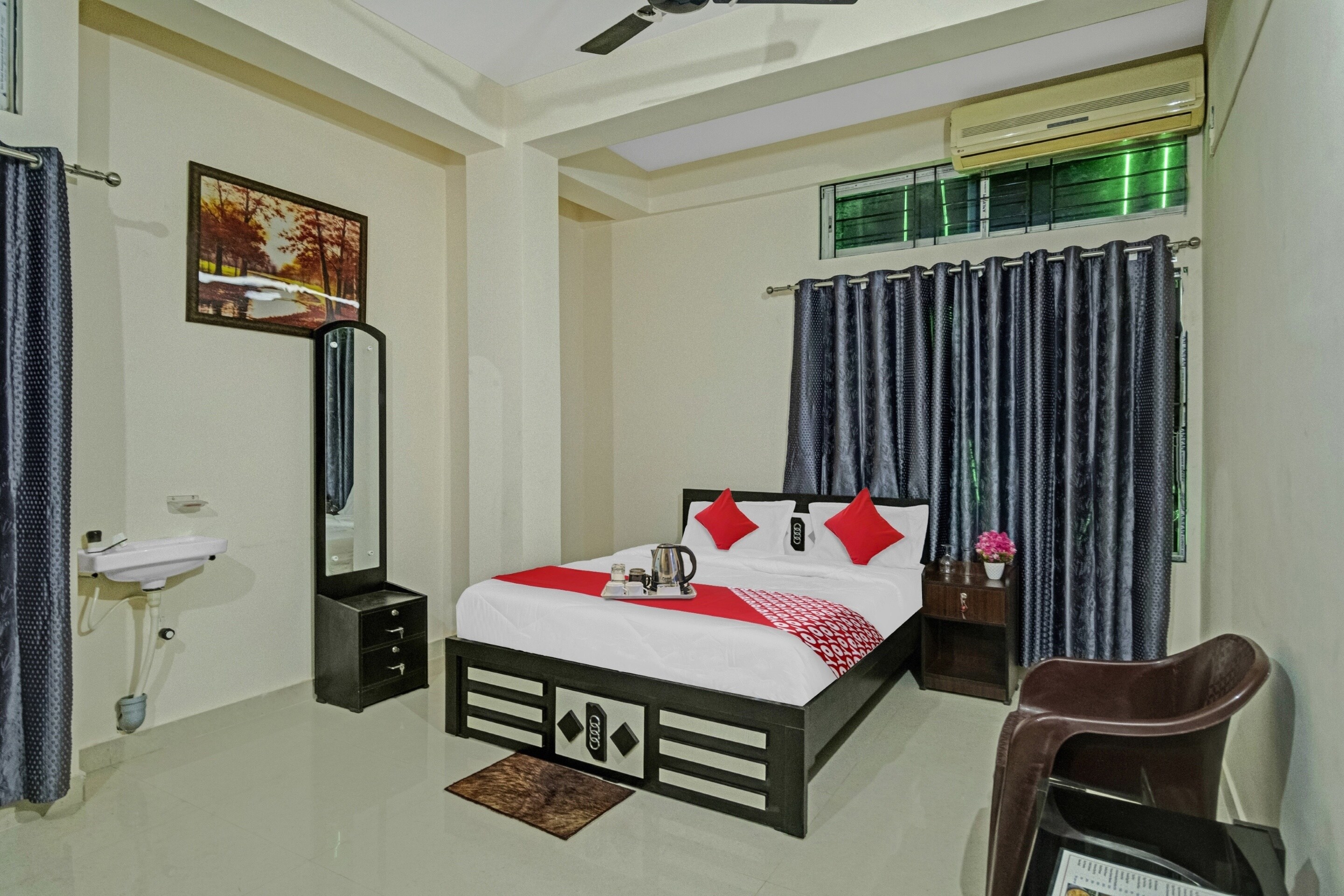 Hotel O London Bridge Guest House - Tap to explore photos