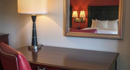 President Abraham Lincoln Springfield a DoubleTree by Hilton Room Type - 1 KING BED NONSMOKING