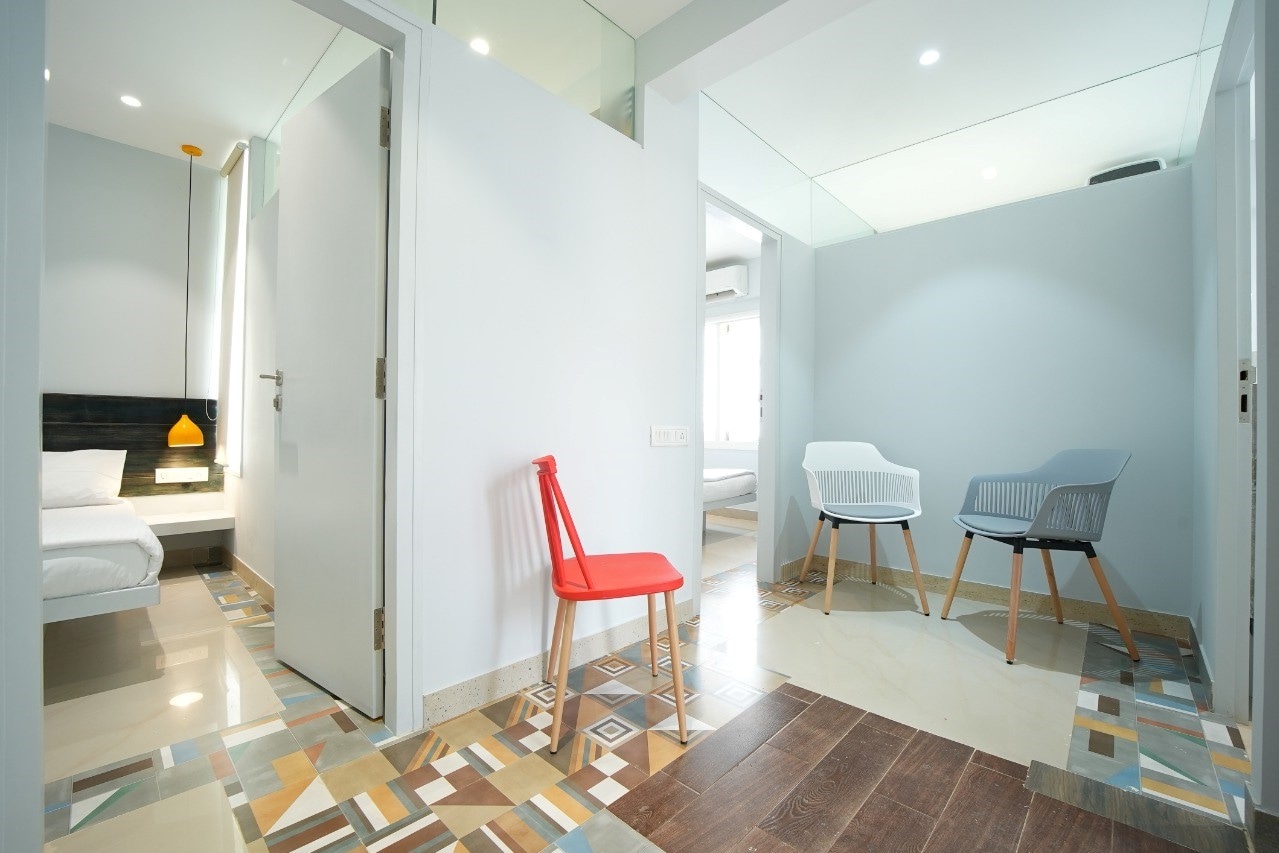 Studio 421 Serviced Apartment | Rooms & Wi-Fi - Tap to explore photos