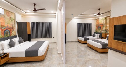 Hotel Shree Dwarka Room Type - Grand Family Suite Room - Five Bed Hotel Shree Dwarka Room Type - Grand Family Suite Room - Five Bed