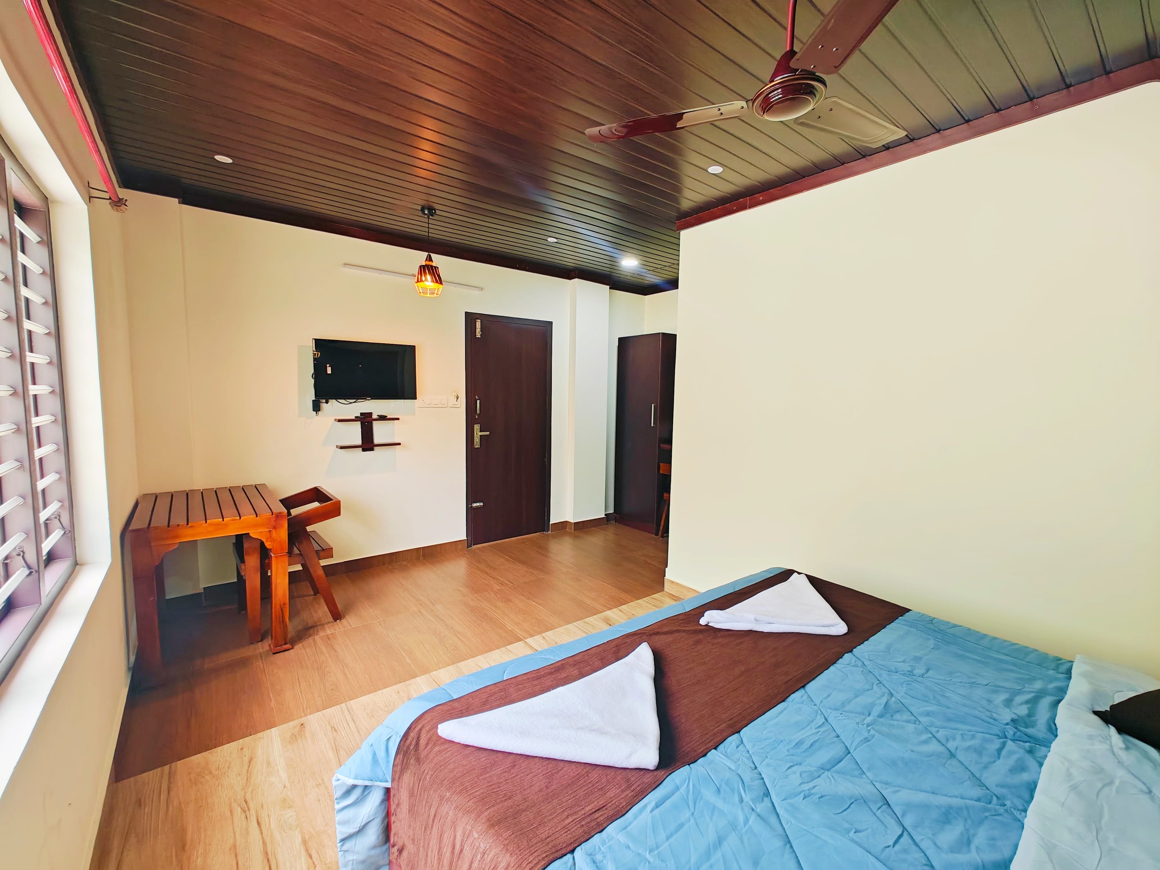 Luna Munnar Rooms - Tap to explore photos