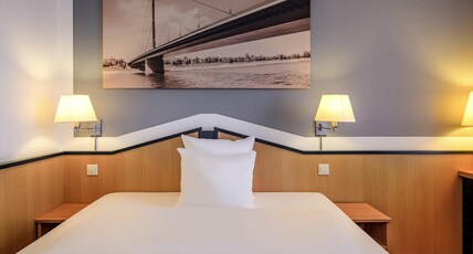 MERCURE DUESSELDORF RATINGEN Room Type - Standard Room with 1 queen-size bed