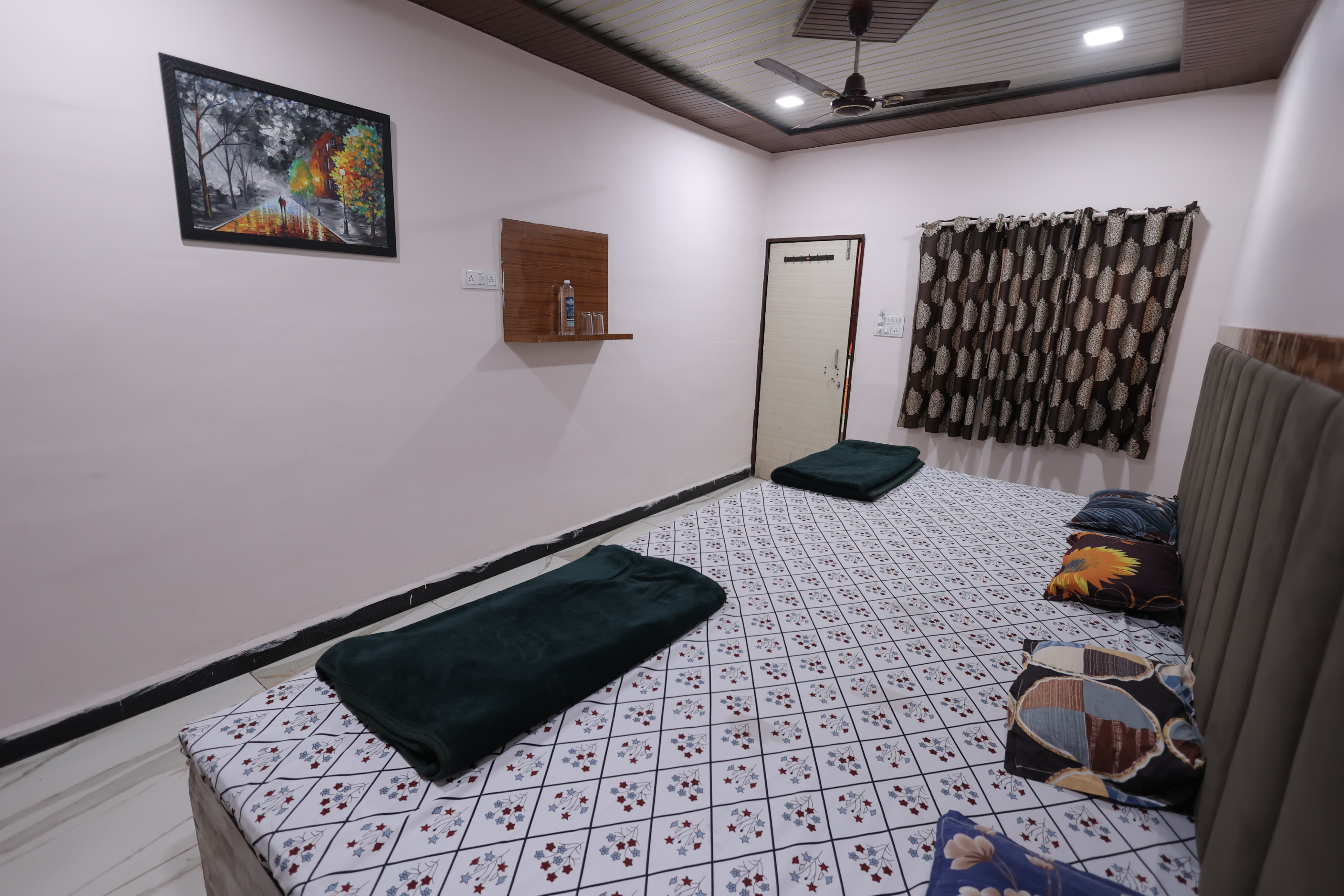 HOTEL HARSIDDHI RESTAURANT - Tap to explore photos
