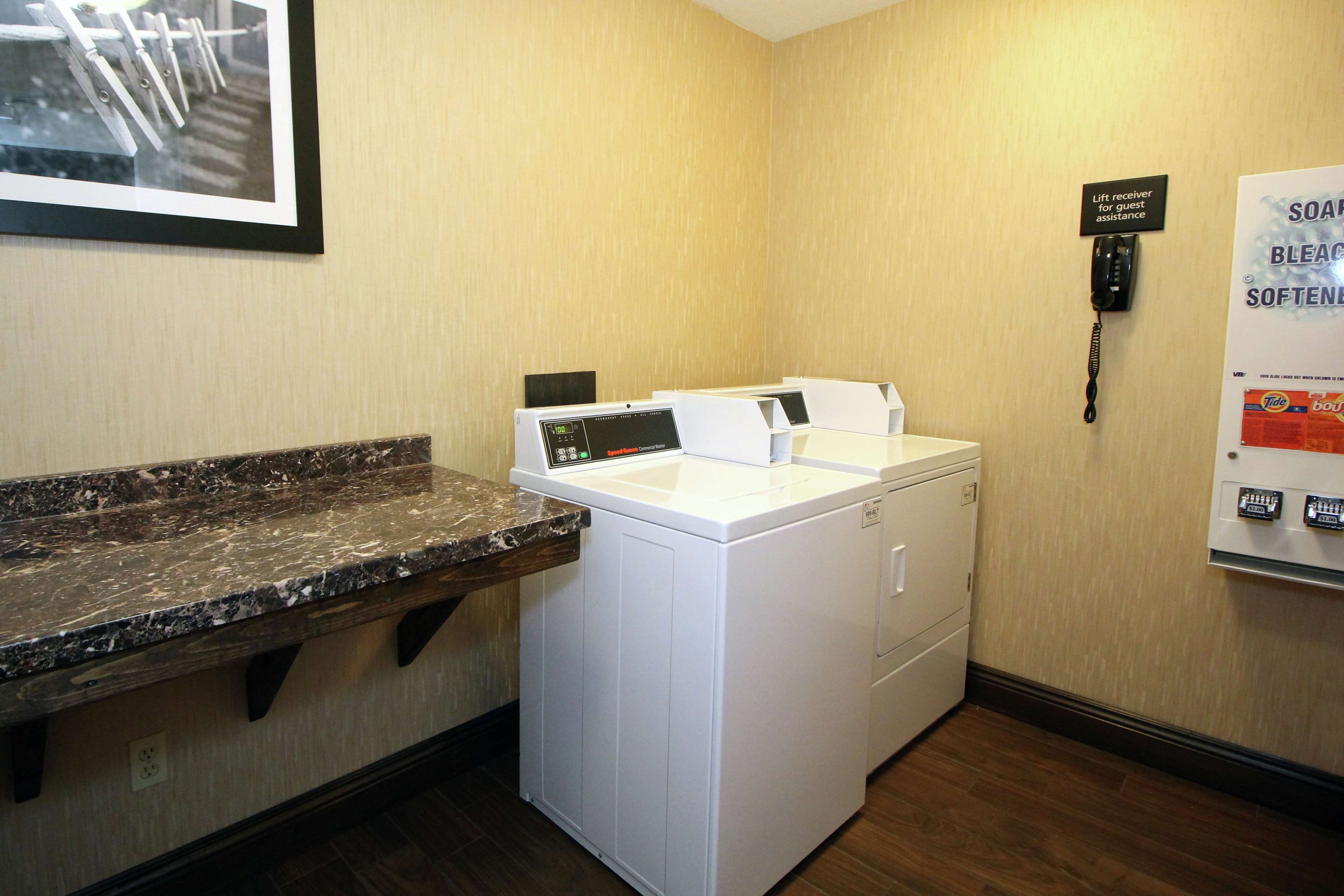 Hampton Inn Sandusky Central - Tap to explore photos