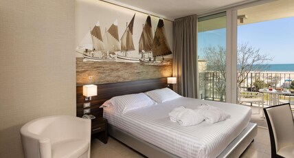 Mercure Rimini Lungomare Room Type - Privilege room with beautiful terrace with front sea view